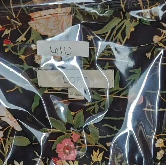 Loft Women's Black Sleeveless Summertime Floral V Neck Shear Top Size XS - Picture 10 of 10